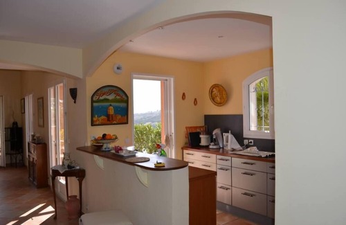 La Nartelle Villa | Sainte Maxime: In a residential area of Ste Maxime, overhanging the Golf course, large view on Ste Maxime and the golf of St Tropez, recent villas for 8 to 10 persons in a quiet and pleasant environement . Easy access to the beaches and Shopping center.