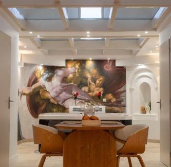 Sainte-Eanne House | Saintly Chapelle