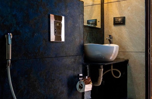 Hyderabad Hotel | Sakhi Lakeview Resort