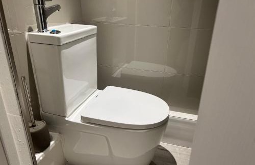 Oxford House | Sakura,sleeps 8 Netflix