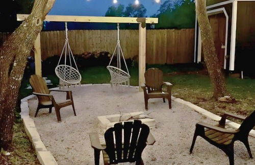 Bell County House | Salado Villa Private Pool, Hot Tub Sleeps 9