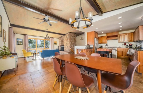 Estes Park House | SALE! Hot tub, king beds, wildlife, fireplace