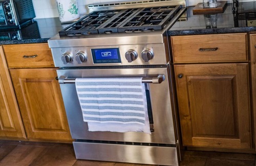 Estes Park House | SALE! Hot tub, king beds, wildlife, fireplace