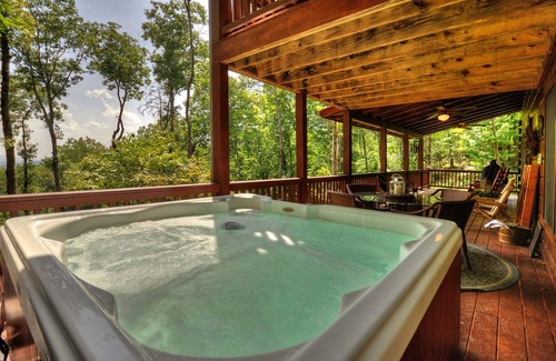 Blue Ridge Cabin | Sale! Incredible Views-Hot Tub on Deck-Clean-Fireplace-15 Minutes to Blue Ridge