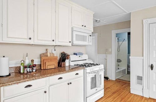 Salem Apartment | Salem 3BDR w/ Gameroom+Balcony+Parking