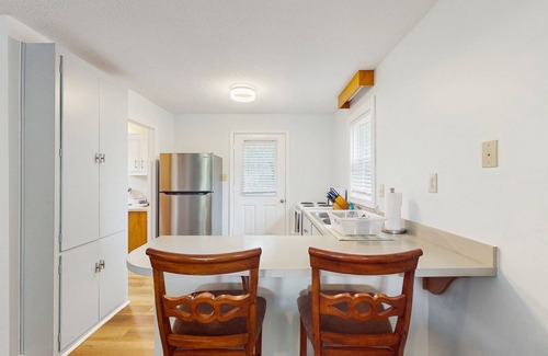 Morehead City Cottage | Salem Harbor Cottage with Boatslip
