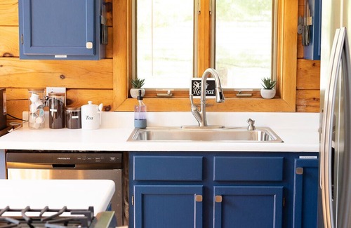 Salem Lakes Cabin | Salem Lakes Chalet- cozy log cabin near Wilmot Mountain