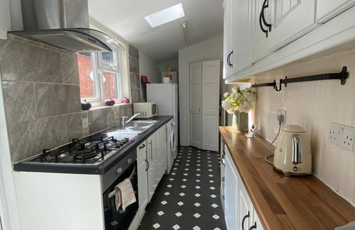 Luton Apartment | Salisbury House - Huku Kwetu (Luton)