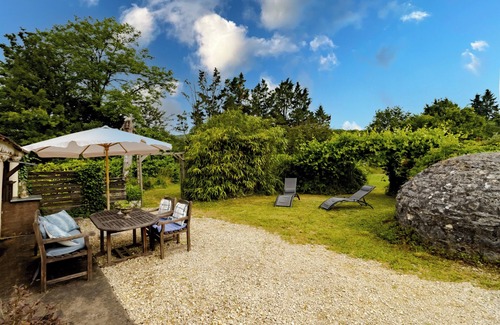 La Boissiere-d’Ans House | Salle de Musique – Holiday Home with Hillside Views and Pool