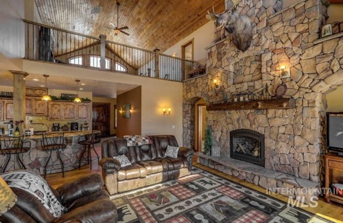 Donnelly Apartment | Salmon Run Retreat .