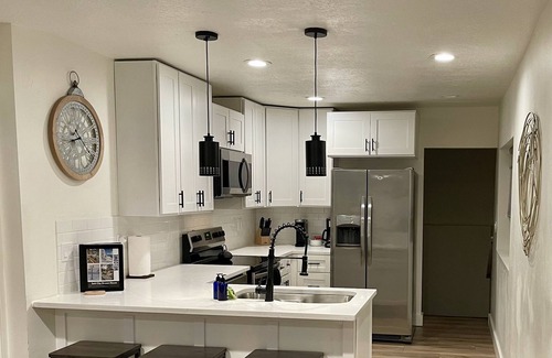 Liberty Wells House | Salt City Dream House w/Hot tub, Fire Pit, Bbq
