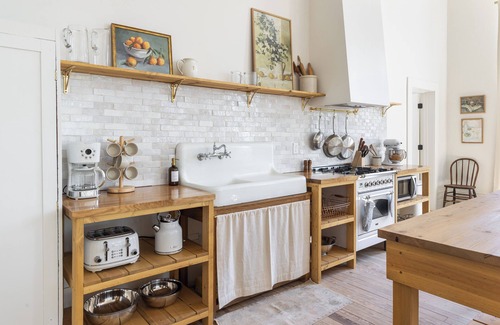Ashland Apartment | Salt Creek Atelier, a luxuriously cozy loft in downtown Ashland NE.