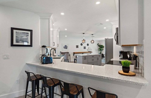 Pinecraft House | Salt Life Villa with heated pool & outdoor dining