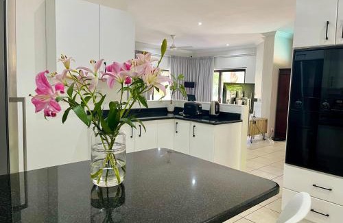Umhlali Beach Apartment | Salt Rock Beach Retreat with Private pool
