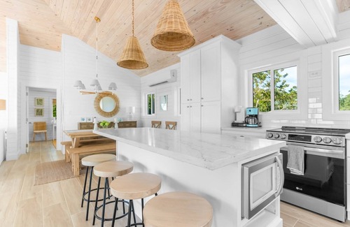 George Town Villa | Salt Shaker Villa, 10-15 minutes to Georgetown with sandbar just offshore!