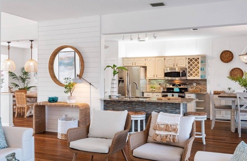 Palm Harbor House | Salt Water Canal Home with Pool
