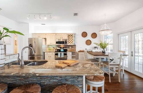 Palm Harbor House | Salt Water Canal Home with Pool