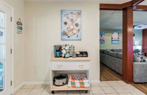 North Northwest Pensacola House | Salt water pool, Whole house, 3/2, sleeps 8,1 pet