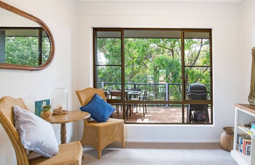 Culburra Beach Cottage | Saltbush Cottage - Pet Friendly - 1 Min Walk to Beach