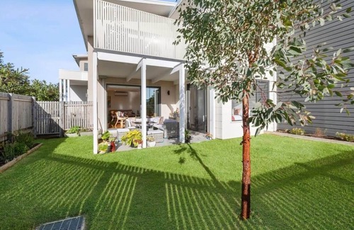 Torquay Apartment | Saltbush Oasis: Sunny Parkside Getaway