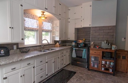Steelville House | Saltsman House − A True 1920's Art Deco Home