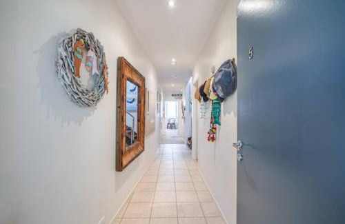 Point Lookout Apartment | Saltwater 5 - sleeps 8 - close to Main Beach