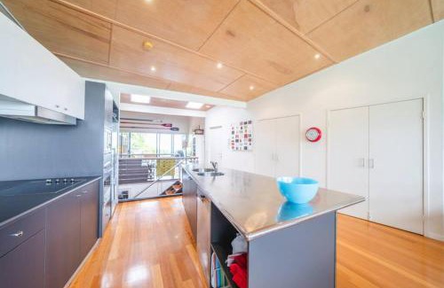 Point Lookout Apartment | Saltwater 5 - sleeps 8 - close to Main Beach