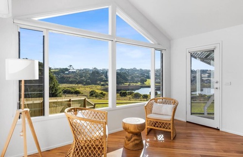 Ocean Grove House | Saltwater House - Opposite the beach + lake