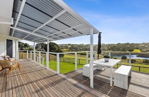 Ocean Grove House | Saltwater House - Opposite the beach + lake