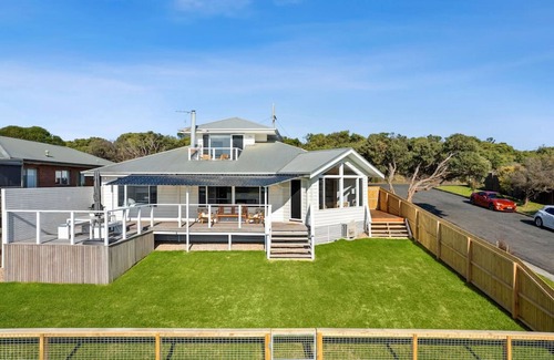 Ocean Grove House | Saltwater House - Opposite the beach + lake
