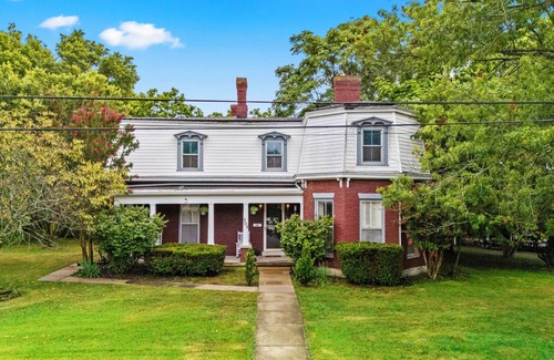 Nicholasville House | Saltwater pool, hot tub, and trampoline ! 4 beds! Baby crib!
