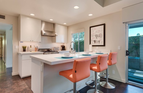 Palm Springs House | Saltwater Pool with Tanning Shelf, Spa, Two Fire Pits, Outdoor Shower, Free WiFi