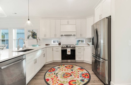 Tranquil Harbour House | Saltwater Pool, Wonderful Island Retreat, 6 Seat Golf Cart Included