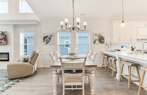 Tranquil Harbour House | Saltwater Pool, Wonderful Island Retreat, 6 Seat Golf Cart Included