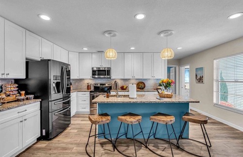 Whitfield House | Saltwater Siesta 4BD Saltwater Pool Home near Beaches w/Game Room & Arcade