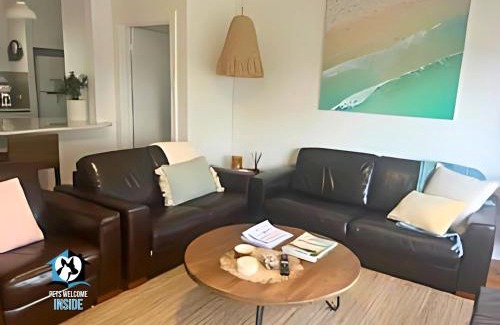 Victor Harbor House | Saltwater Sunsets Seaside Haven with Ocean Views