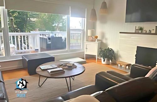 Victor Harbor House | Saltwater Sunsets Seaside Haven with Ocean Views