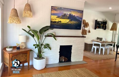 Victor Harbor House | Saltwater Sunsets Seaside Haven with Ocean Views