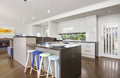 Rye House | Saltwater VILLA -12m heated POOL -foxtel, billiards, BONUS* OFFERS 2025