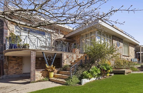 Rye House | Saltwater VILLA -12m heated POOL -foxtel, billiards, BONUS* OFFERS 2025