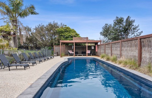 Rye House | Saltwater VILLA -12m heated POOL -foxtel, billiards, BONUS* OFFERS 2025