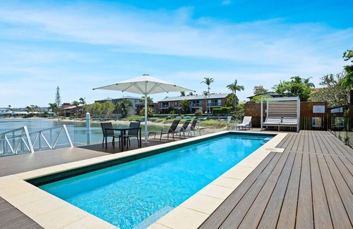 Mooloolaba House | Saltwater Villas: Pet-Friendly Studio B - No water views from Studio- Sleeps 3