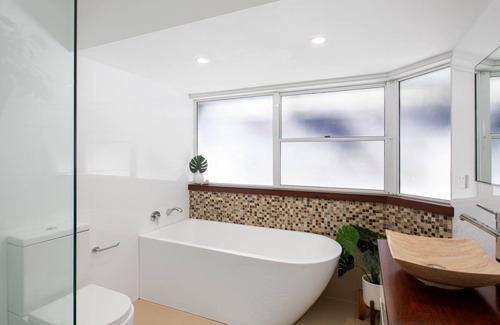 Avalon Beach House | Saltwood House by Beach Stays