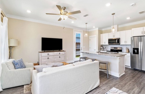 Port St. Joe House | Salty Blue is a new 2BD/2BA cottage, walking distance to restaurants & shops! Pool and fenced yard!