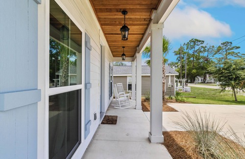 Port St. Joe House | Salty Blue is a new 2BD/2BA cottage, walking distance to restaurants & shops! Pool and fenced yard!