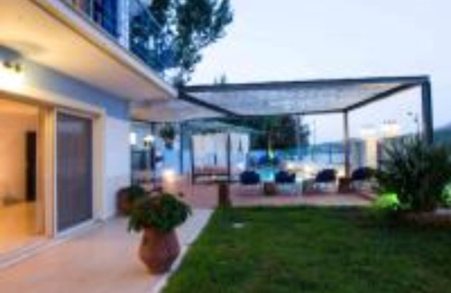 Lygia Villa | SALTY BREEZE Beachfront Villa