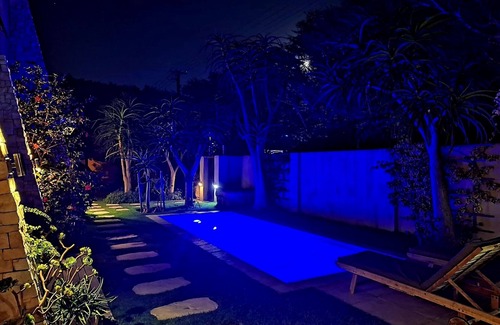 Blouberg Rise Cottage | SALTY BREEZE Boutique Retreat: Tranquille Garden Cottage - 700m to kite beach