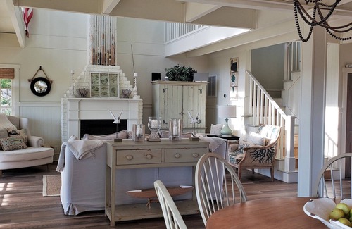 South Beach House | Salty Dog exudes relaxed beach vibes and delights with awesome ocean vistas.