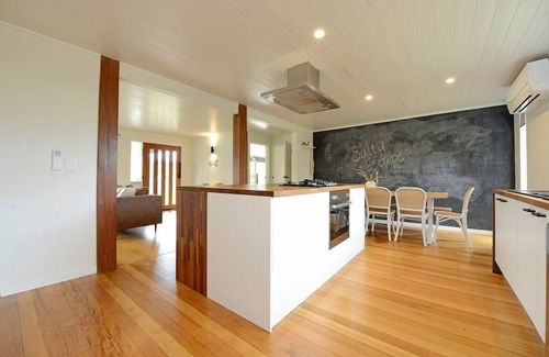 Rosebud House | Salty Escape - Family friendly 4 bedroom, 2 bathroom house with Smart TVs and WIFI