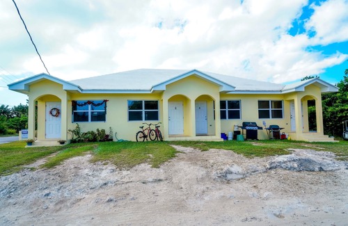Spanish Wells Apartment | Salty Life - 1 bed, 1 bath with golf cart. 1 minute to the beach